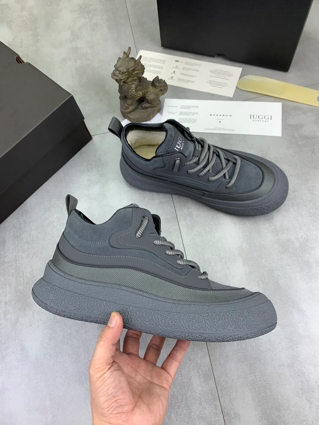 Men's shoes 💰P640 New IUGGI New New Tire Men's Shoes Real cowhide on the outside, Australian wool on the inside, light and easy to put on, brand logo, full of high-end feel, men's style! Men's style! Rarely seen in the market are retro outdoor shoes. They look great on the feet. Mainly because they are so stylish, comfortable and versatile. Color: black, gray, maroon. Size: 39-44